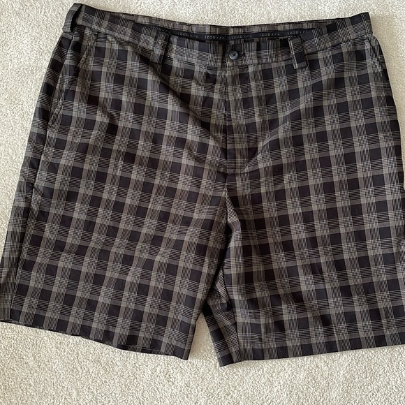 Men’s Izod black and grey golf plaid shorts. Like new condition. - Picture 1 of 5